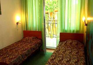 Гостевой дом Казантипс Щёлкино Двухместный номер с 1 кроватью или 2 отдельными кроватями и балконом-5